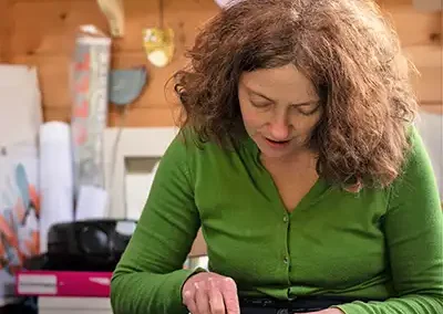 Lucy cutting lino